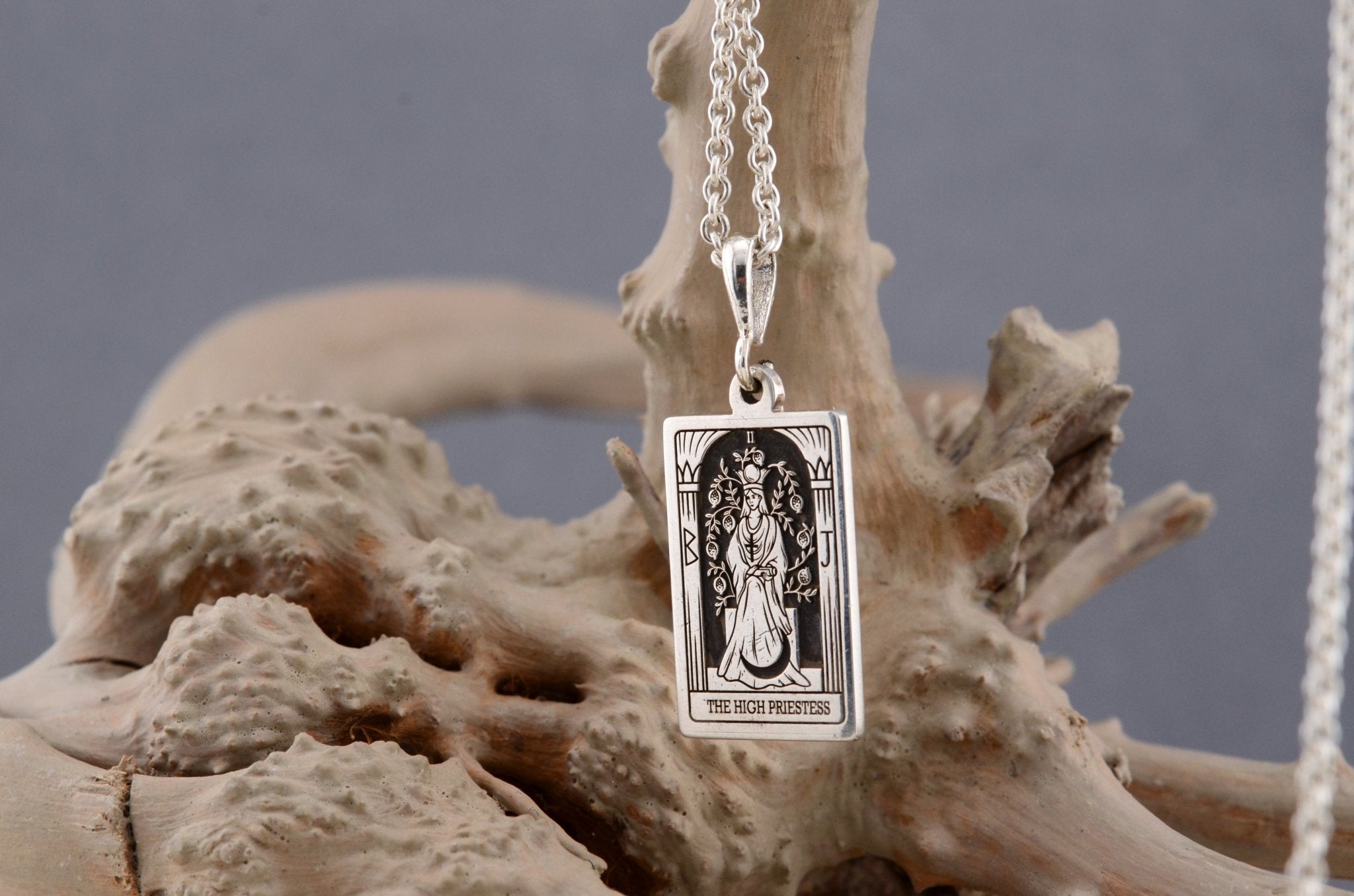 Dainty Tarot Halskette – Arkan „Die Hohepriesterin“ - Natali Vogel | Schmuck