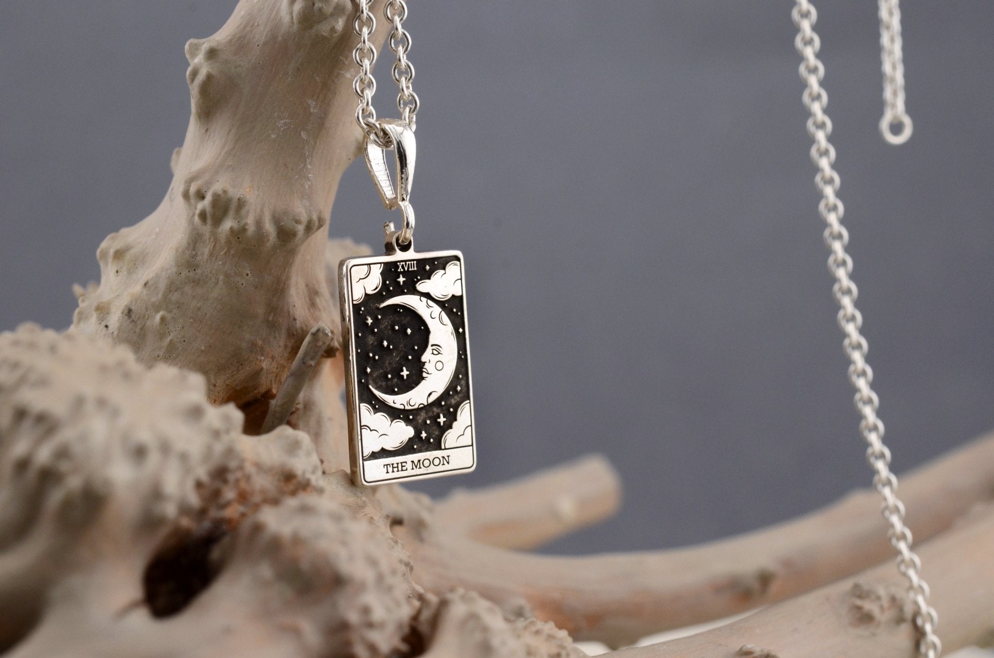 „Der Mond“ Tarot Anhänger – Mystischer Schmuck - Natali Vogel | Schmuck