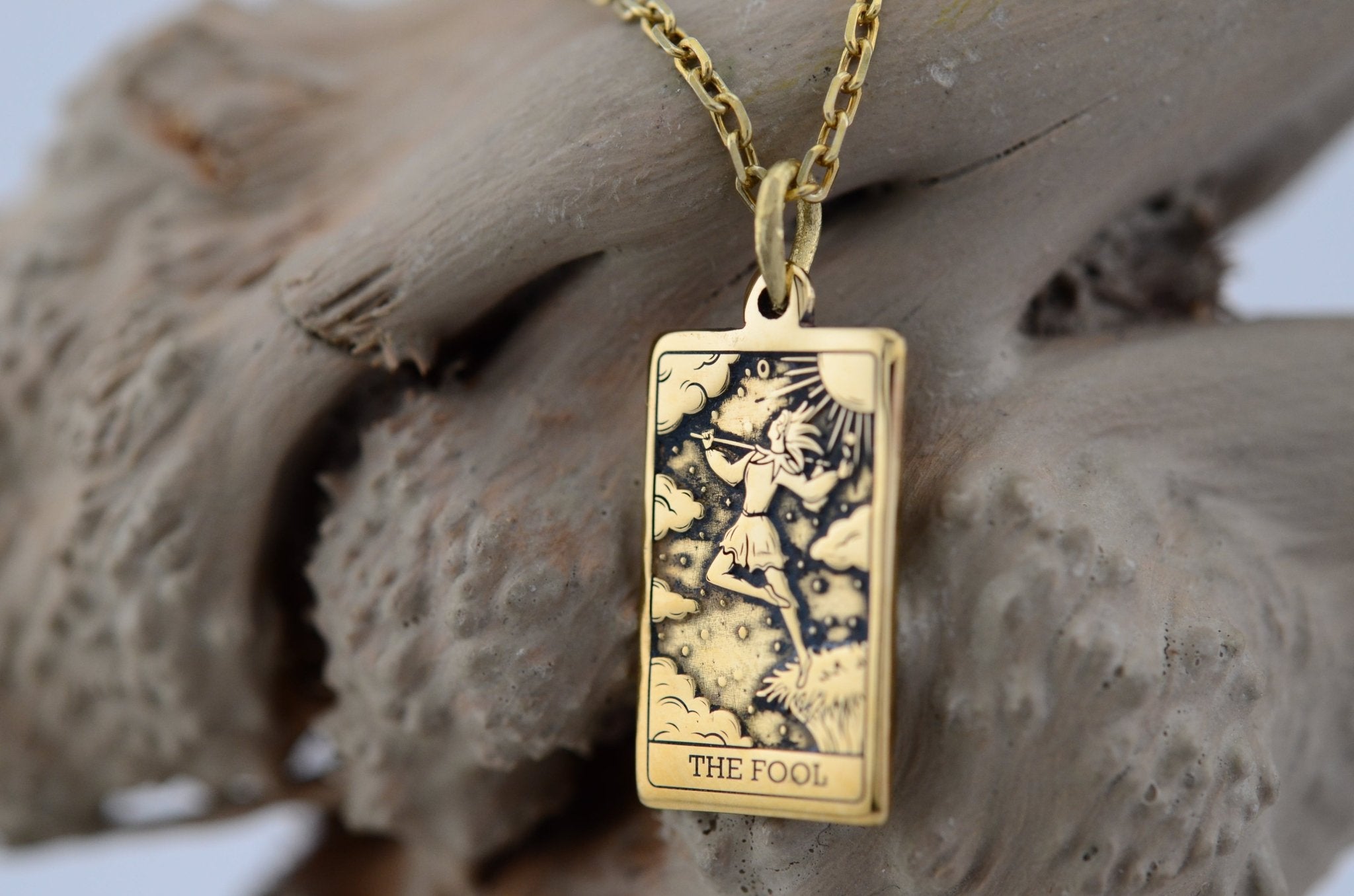 Goldene Tarotkette „Der Narr“ – Spiritueller Schmuck - Natali Vogel | Schmuck