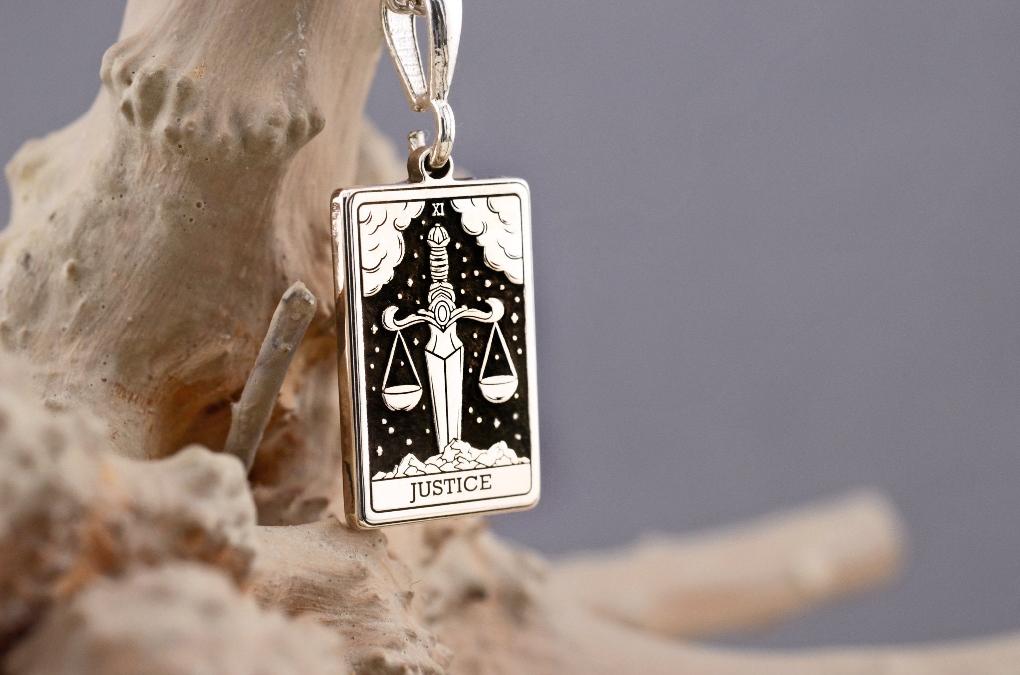 Justice Tarot Halskette aus Silber | Mystischer Spiritueller Schmuck - Natali Vogel | Schmuck