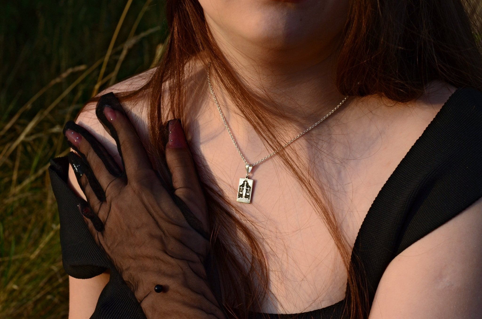 Justice Tarot Halskette aus Silber | Mystischer Spiritueller Schmuck - Natali Vogel | Schmuck