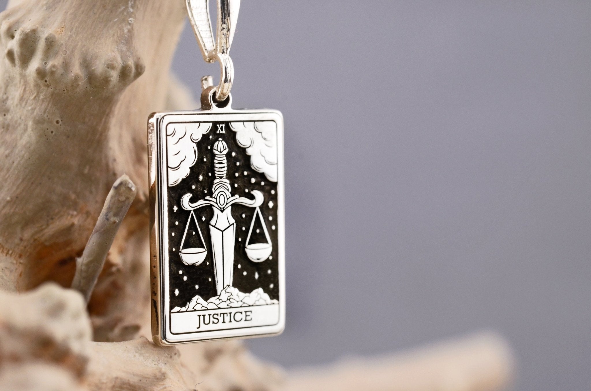 Justice Tarot Halskette aus Silber | Mystischer Spiritueller Schmuck - Natali Vogel | Schmuck