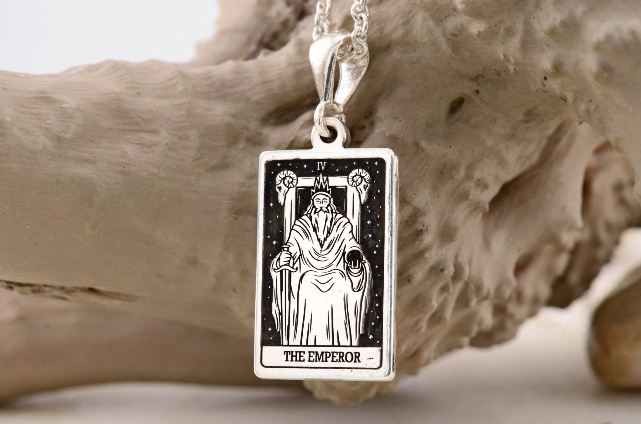 Tarotkarte „Der Herrscher“ – Silberanhänger - Natali Vogel | Schmuck