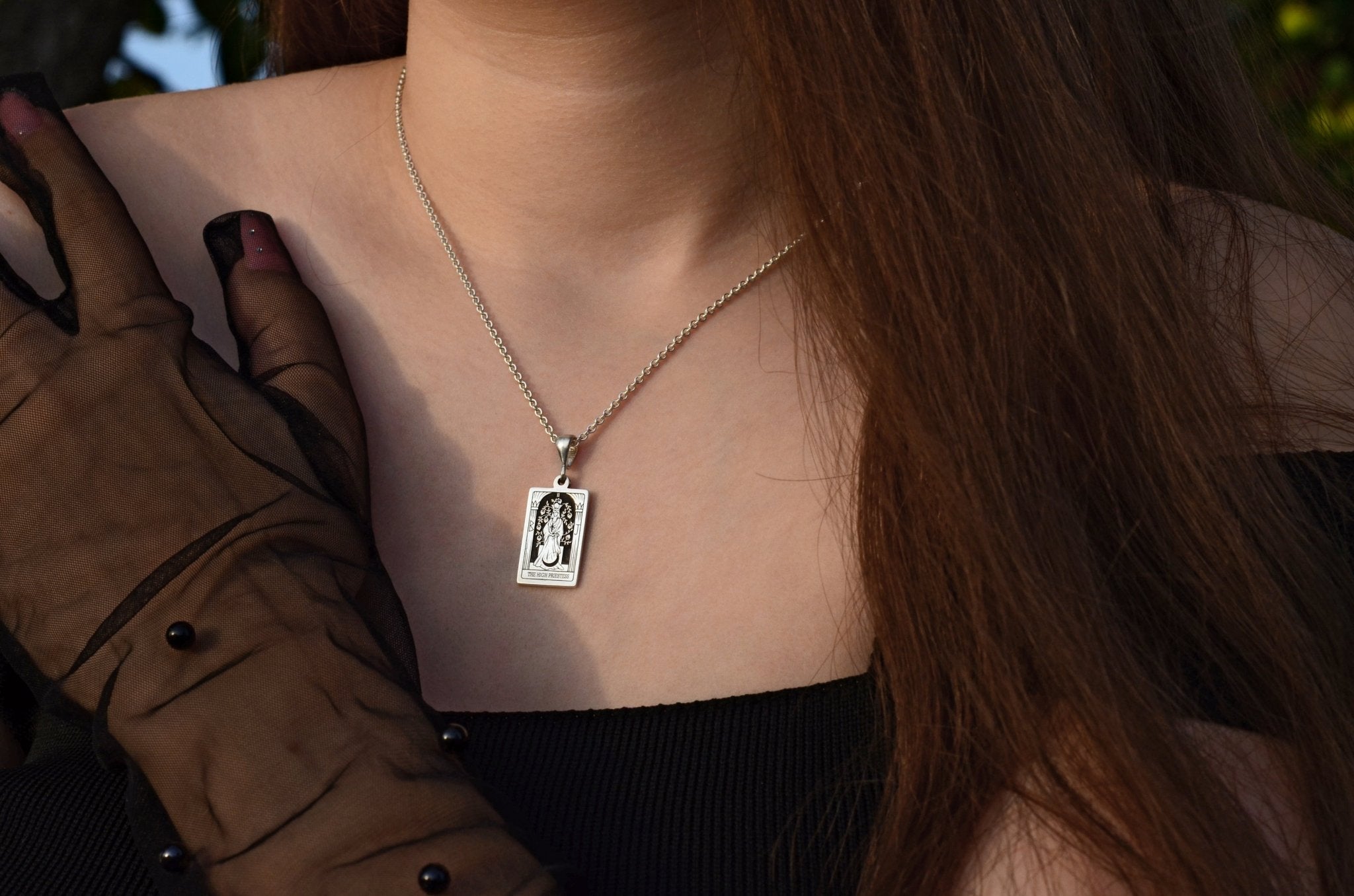 Dainty Tarot Halskette – Arkan „Die Hohepriesterin“ - Natali Vogel | Schmuck