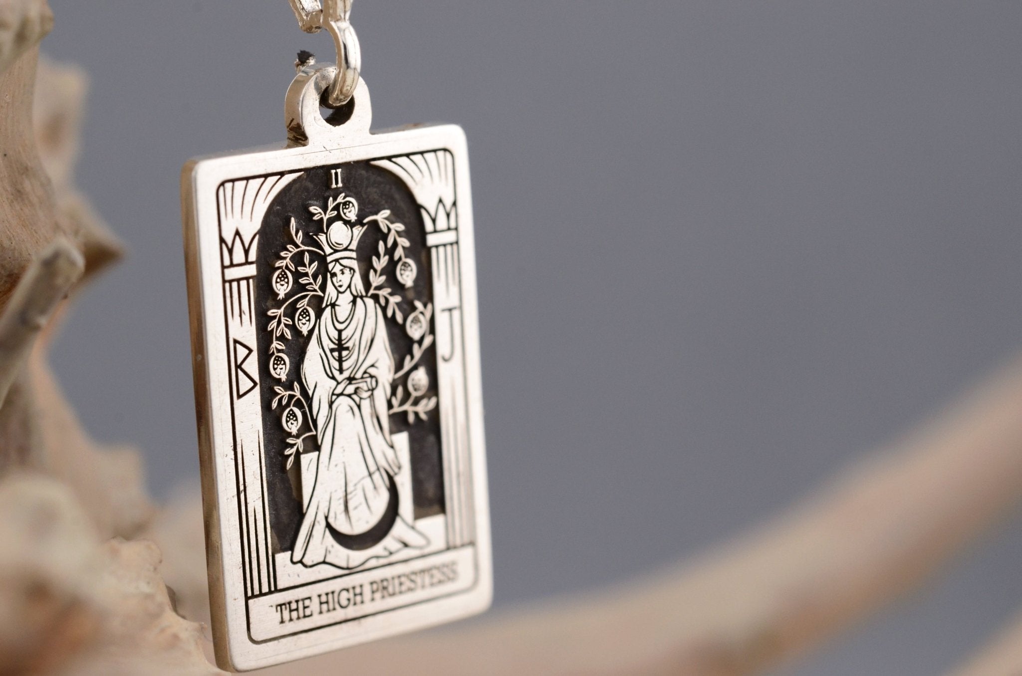 Dainty Tarot Halskette – Arkan „Die Hohepriesterin“ - Natali Vogel | Schmuck