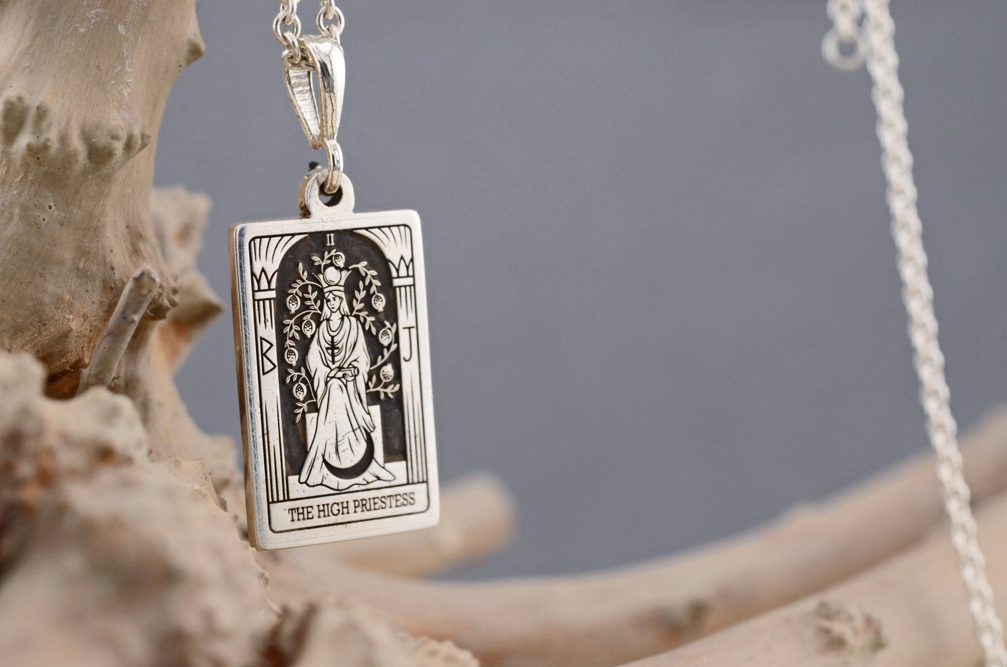Dainty Tarot Halskette – Arkan „Die Hohepriesterin“ - Natali Vogel | Schmuck