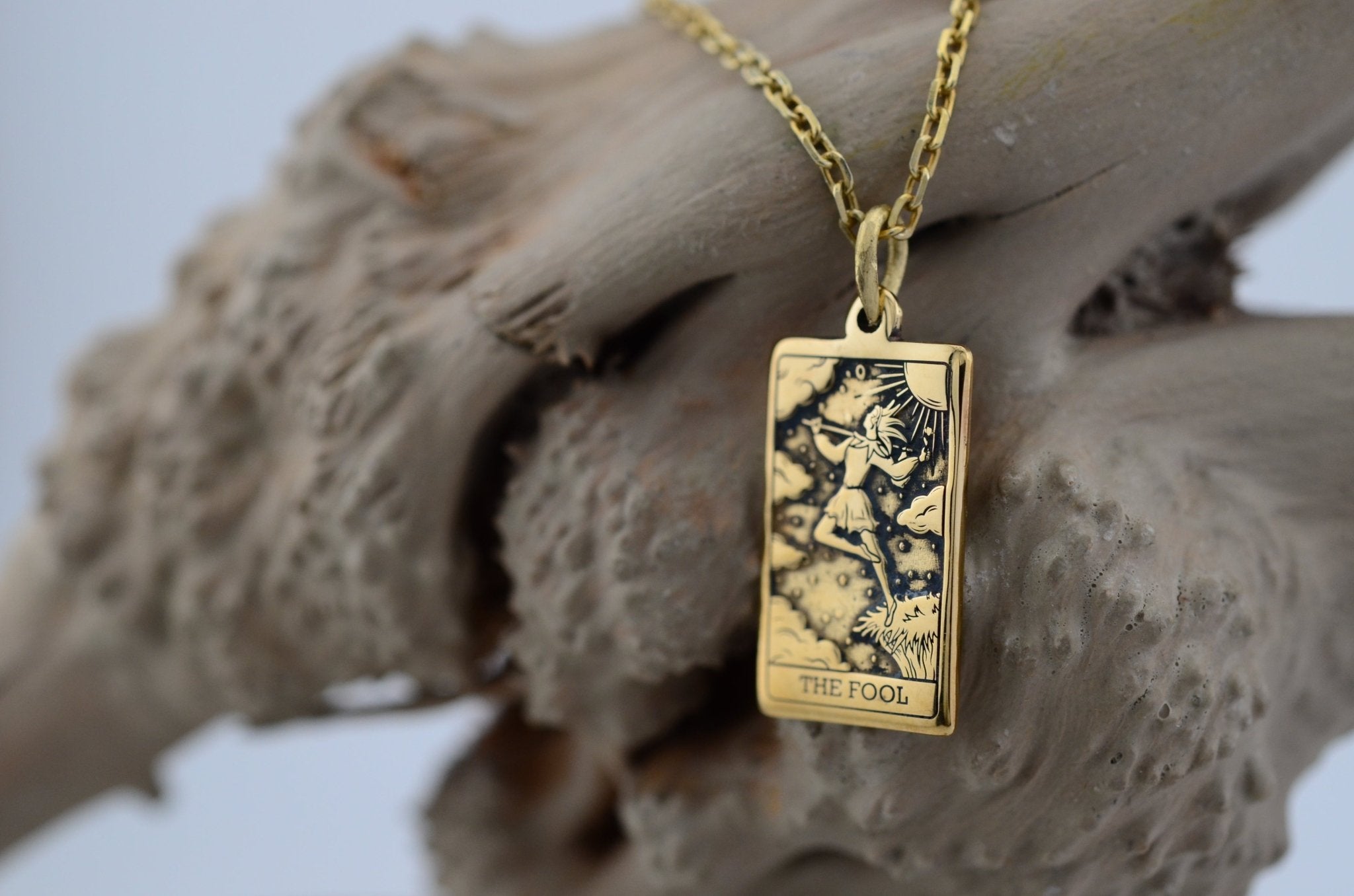 Goldene Tarotkette „Der Narr“ – Spiritueller Schmuck - Natali Vogel | Schmuck