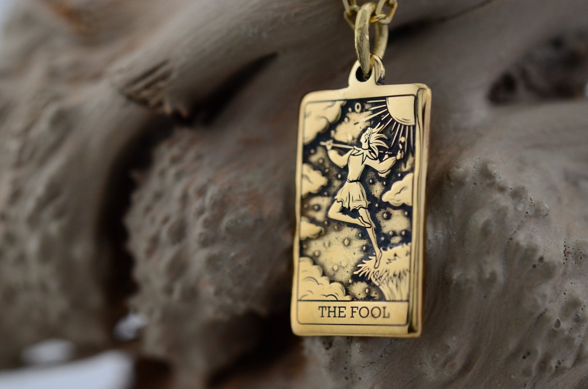 Goldene Tarotkette „Der Narr“ – Spiritueller Schmuck - Natali Vogel | Schmuck