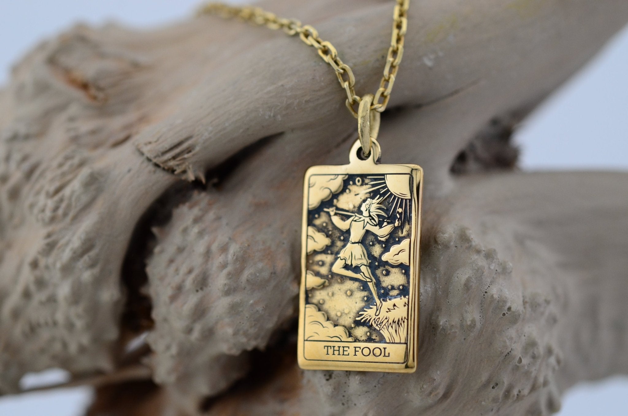 Goldene Tarotkette „Der Narr“ – Spiritueller Schmuck - Natali Vogel | Schmuck