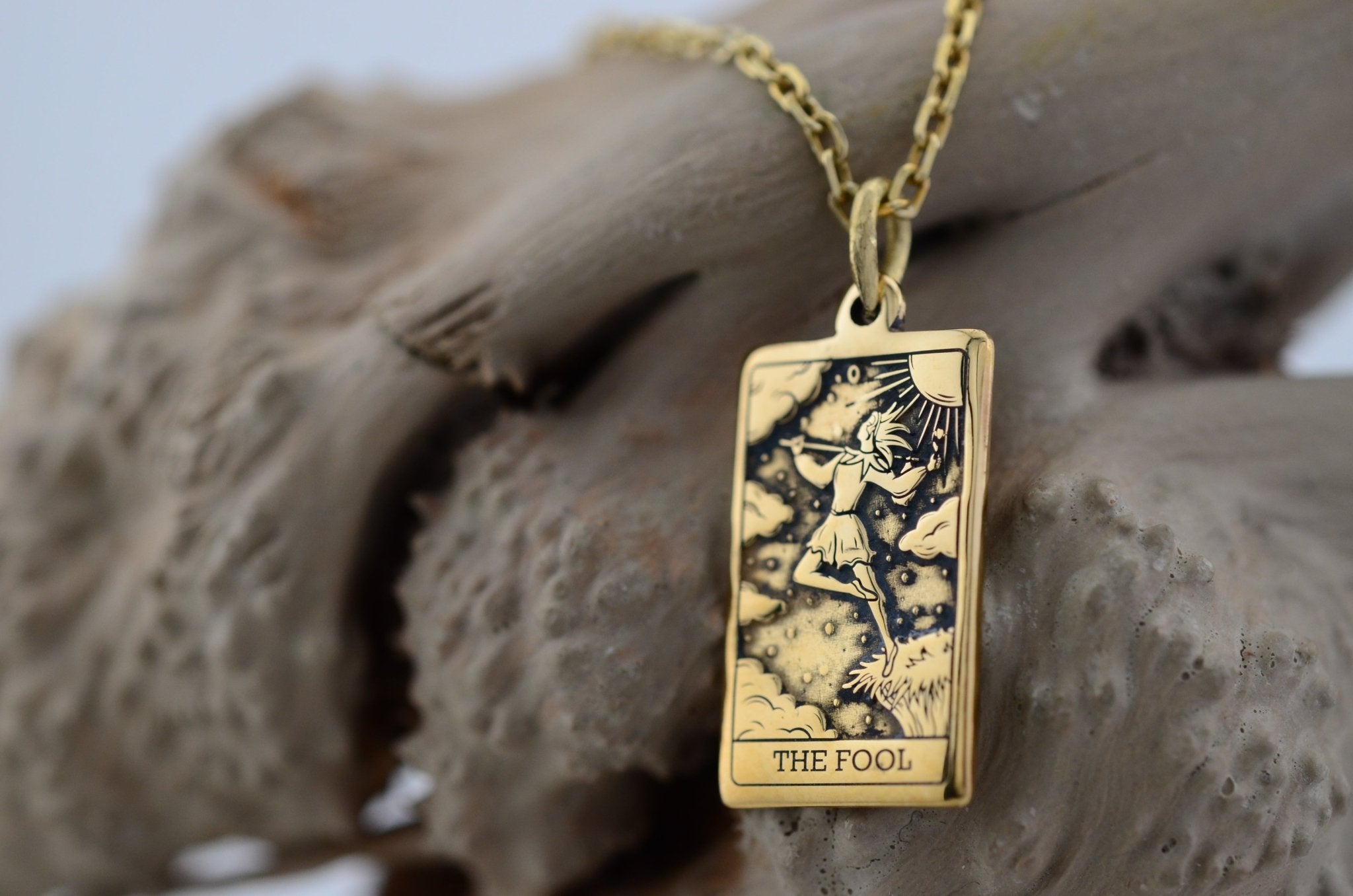 Goldene Tarotkette „Der Narr“ – Spiritueller Schmuck - Natali Vogel | Schmuck