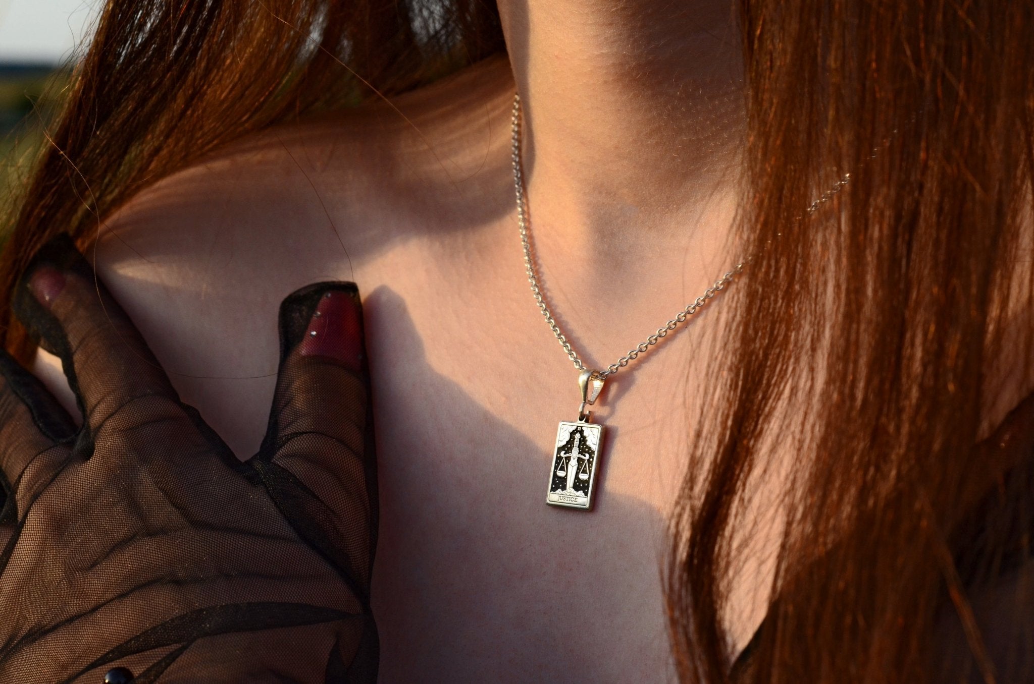 Justice Tarot Halskette aus Silber | Mystischer Spiritueller Schmuck - Natali Vogel | Schmuck