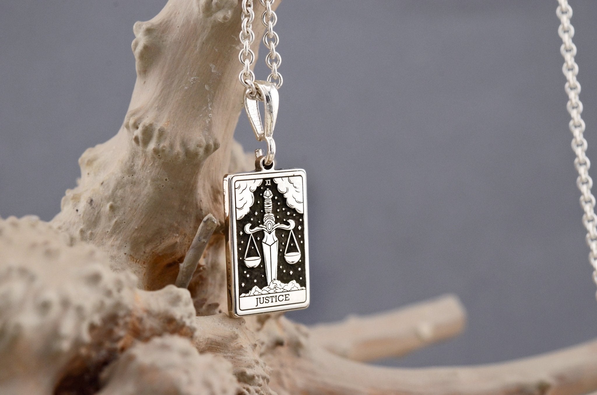 Justice Tarot Halskette aus Silber | Mystischer Spiritueller Schmuck - Natali Vogel | Schmuck